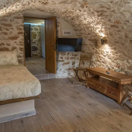 Karyoupolis Lounge Cave House Gythio Exterior photo