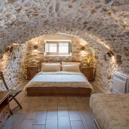 Karyoupolis Lounge Cave House Gythio Exterior photo