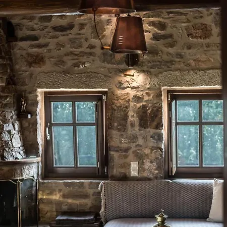 Karyoupolis Lounge Cave House Gythio Exterior photo