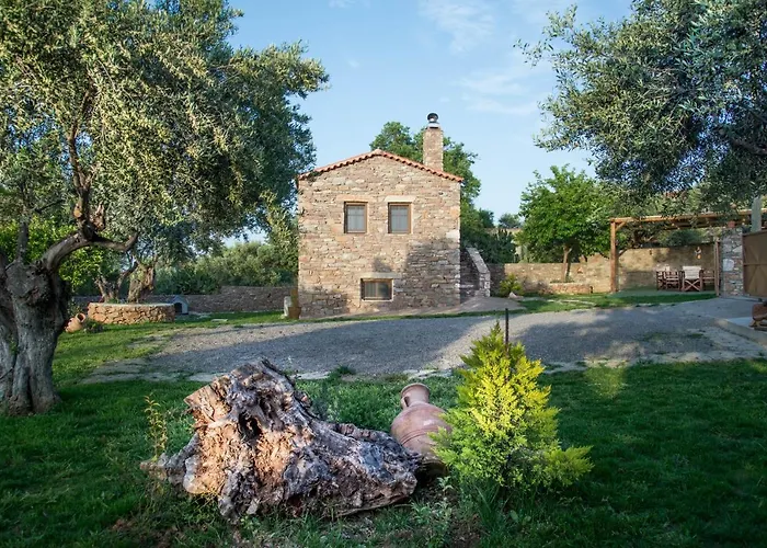 Karyoupolis Lounge Cave House