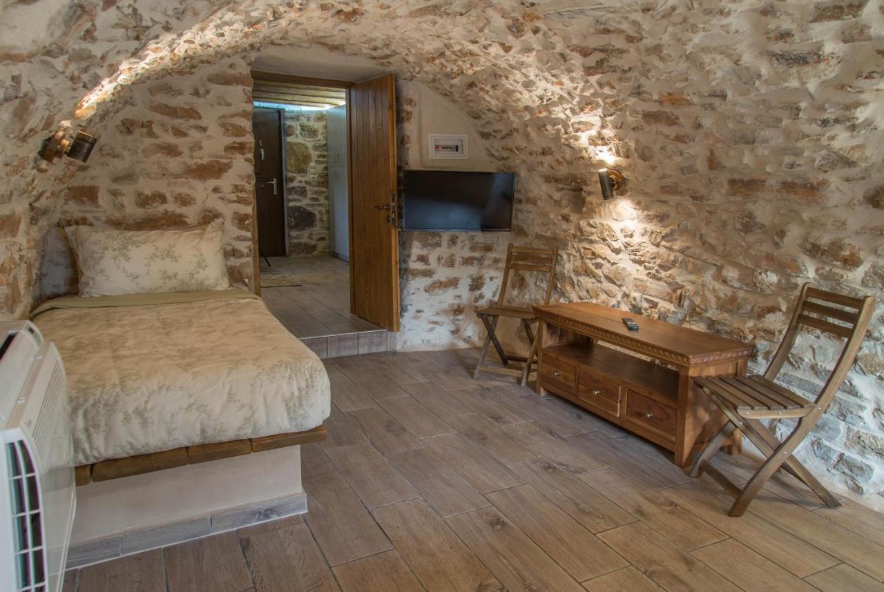 Karyoupolis Lounge Cave House Villa *