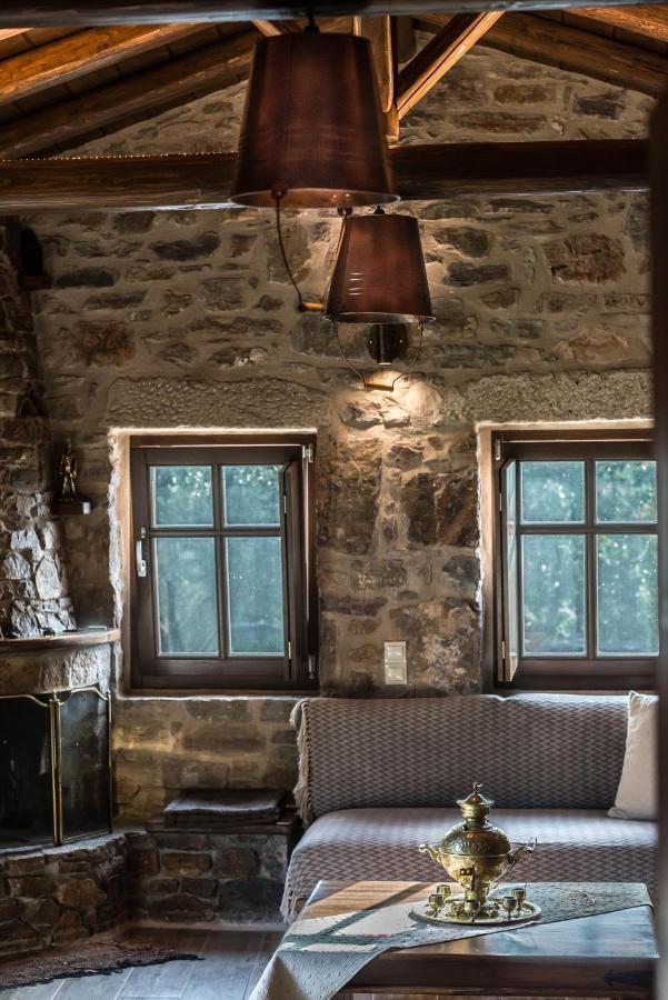 Karyoupolis Lounge Cave House