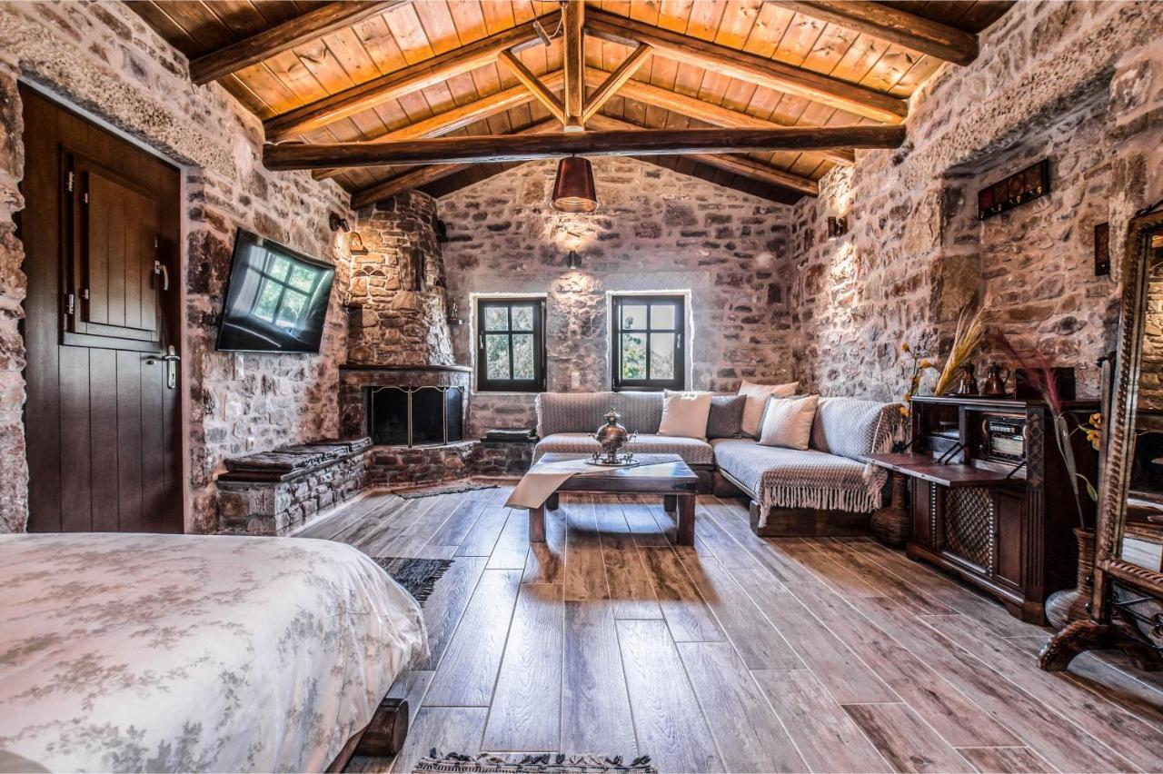 Karyoupolis Lounge Cave House Gythio